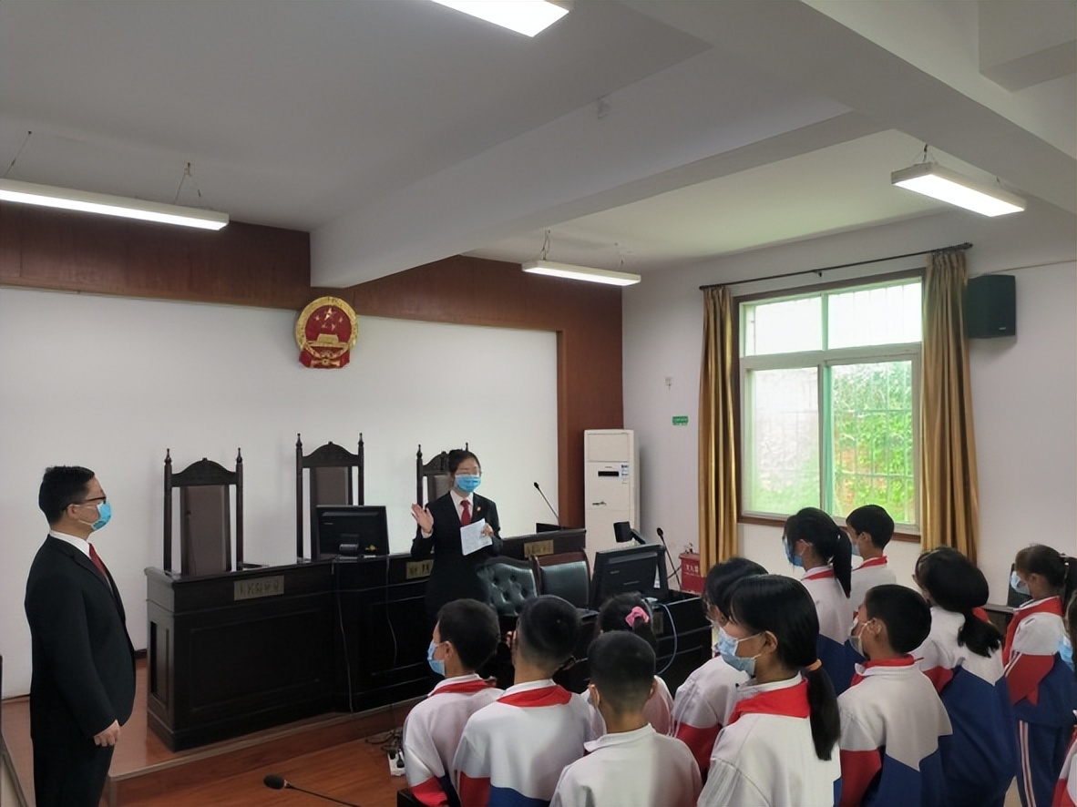 城固法院龙头法庭开展法庭开放日活动