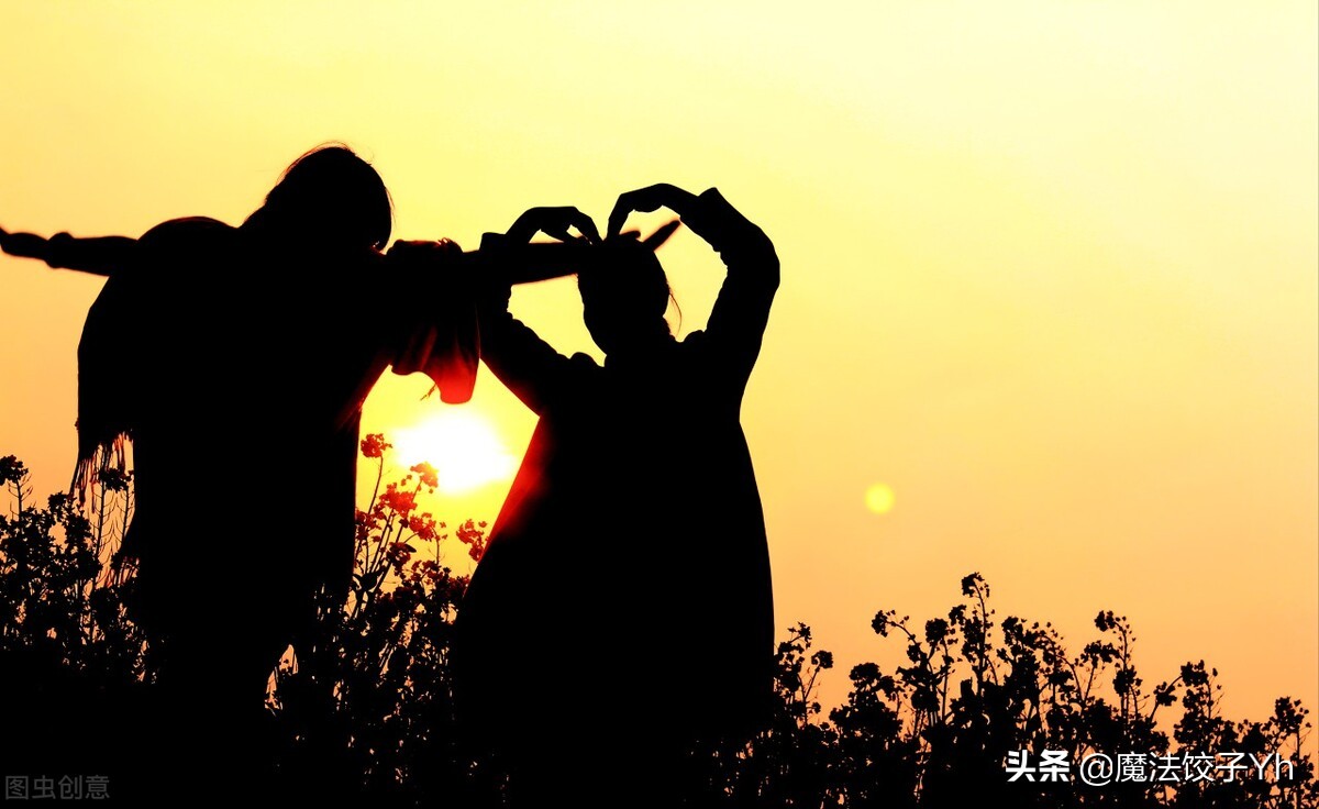 世上最美好的相遇，不是在路上，而是在心里，默默相伴