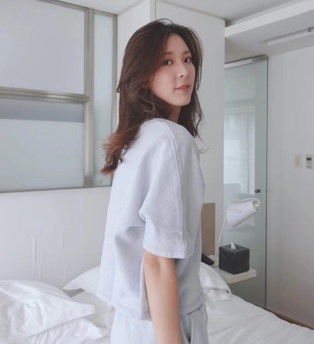 富贵！香港人气女神成功转型当KOL，升级豪门少奶奶夫家家境显赫