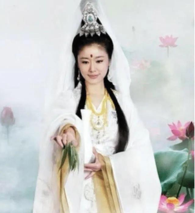 同是演观音，李玉刚公认不合格，刘涛勉强及格，而她无人敢评价
