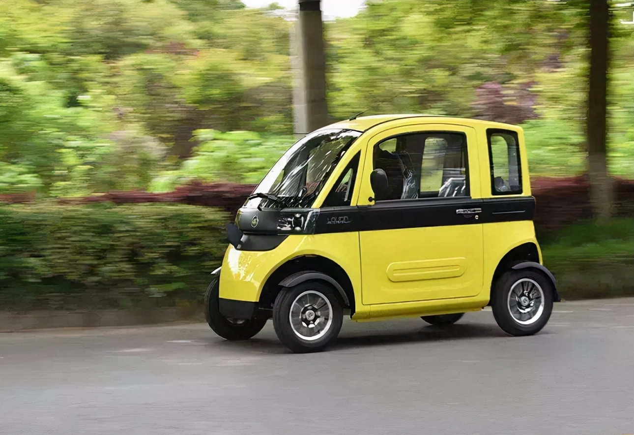 常见的封闭式代步工具,主要包括:汽车,电动篷车,四轮低速电动车