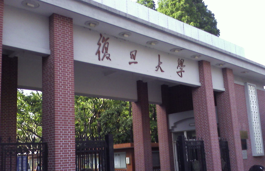 “大学生毕业后先在家啃老3年”，复旦教授奇葩言论，引大众不满