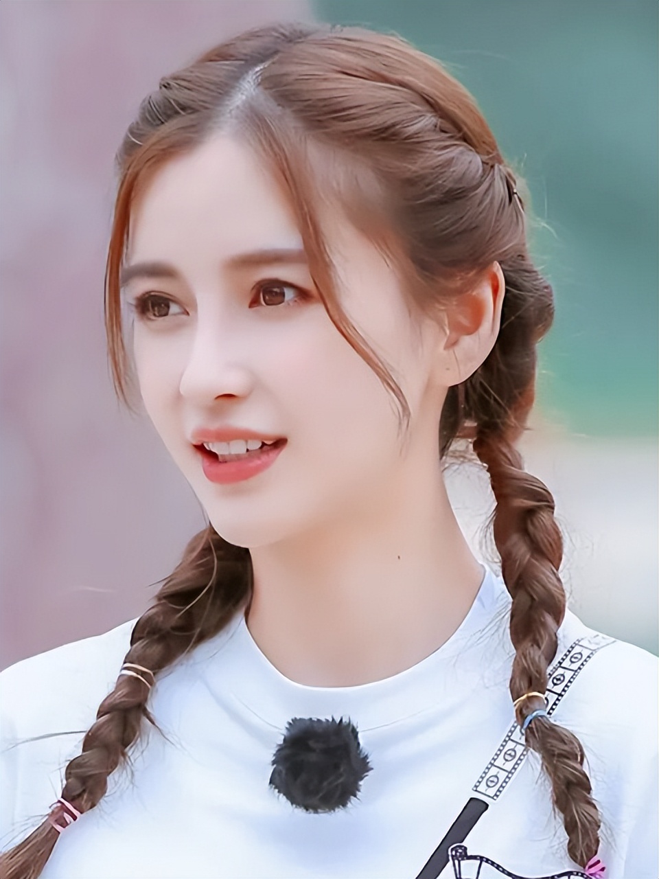 杨颖终于回应了！拍戏假吃遭人诟病多年，原是导演怕没道具让少吃