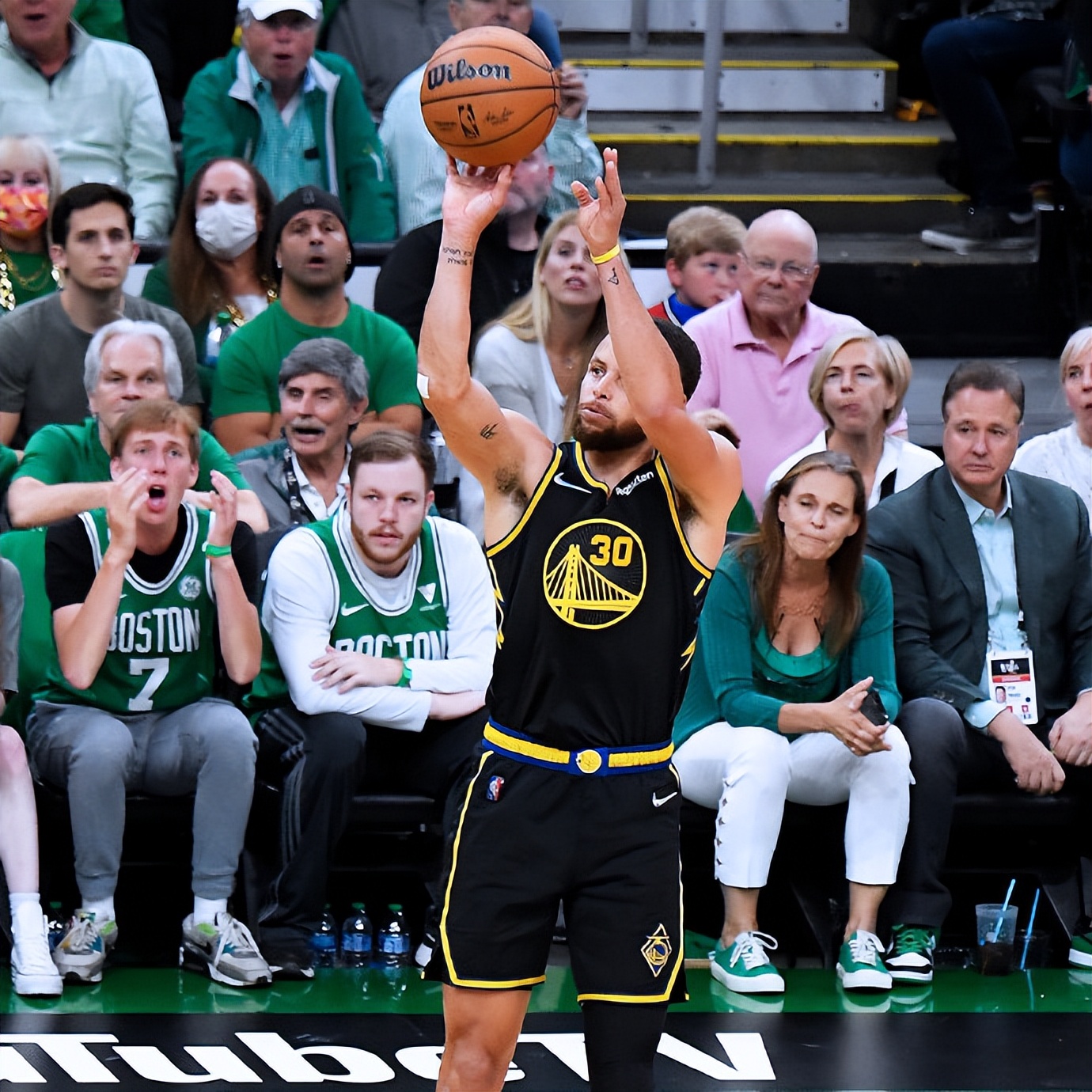 nba为什么六犯离场(裁判定律！恶意犯规？绿军为胜利不择手段，格林透露六犯离场原因)