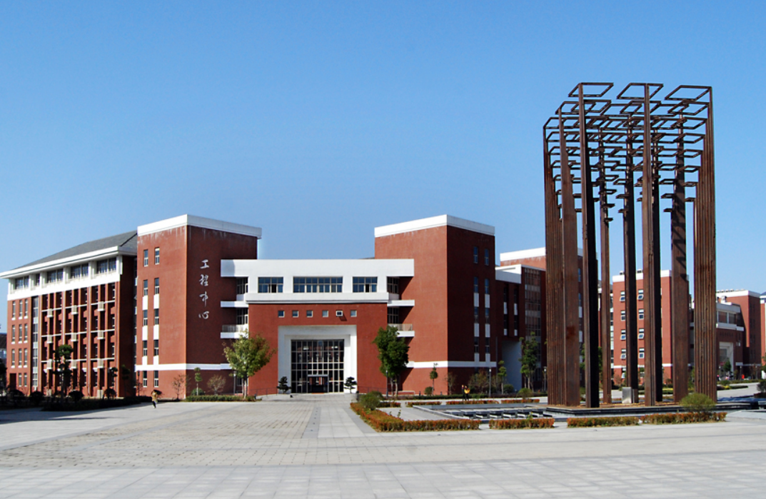 考上有“铁饭碗”的专科院校，毕业生就业很吃香，考生可以考虑