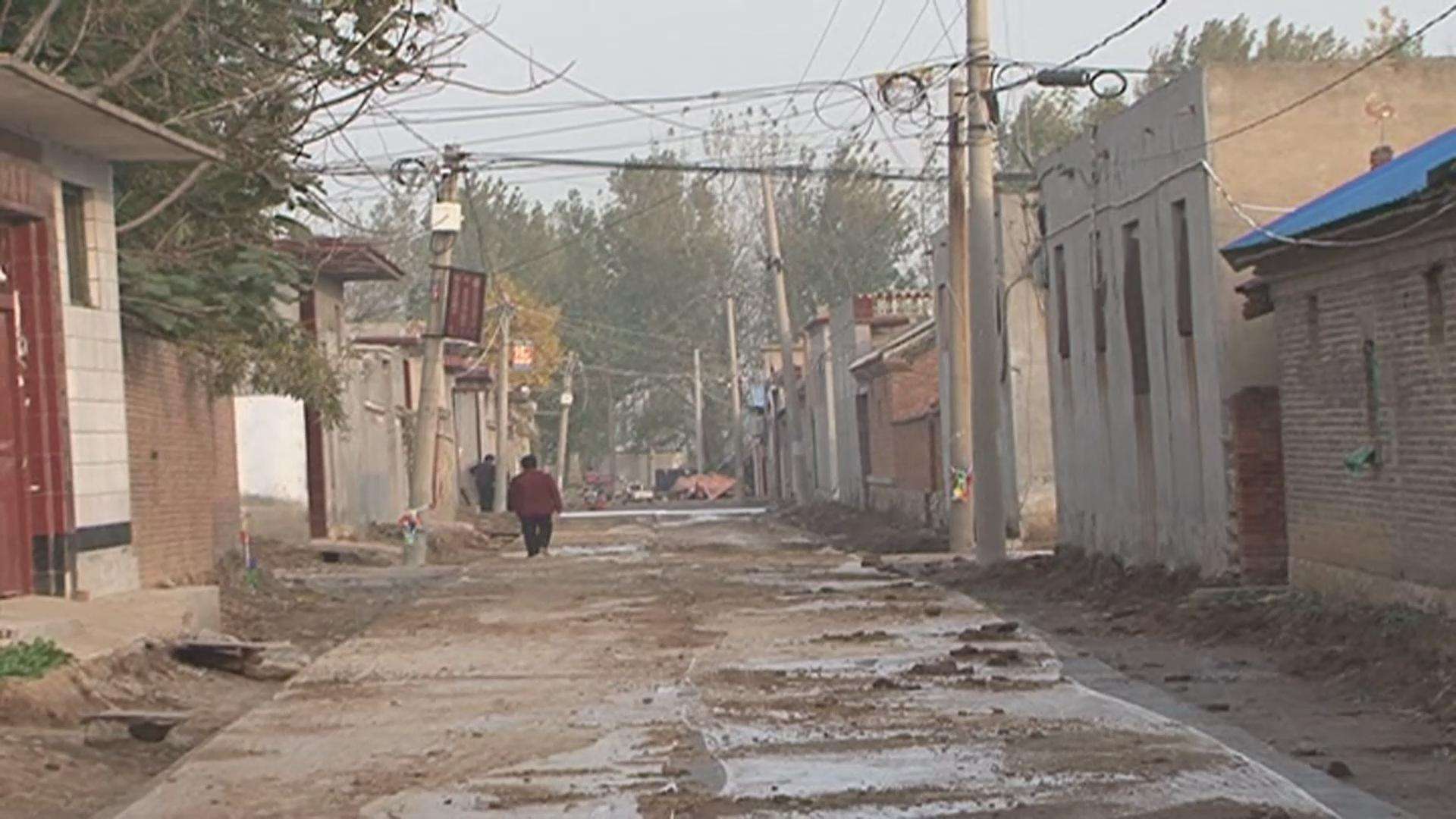 2005年,吉林山村尴尬事,村民深夜睡觉总尿床,老人:真丢人怎么见人