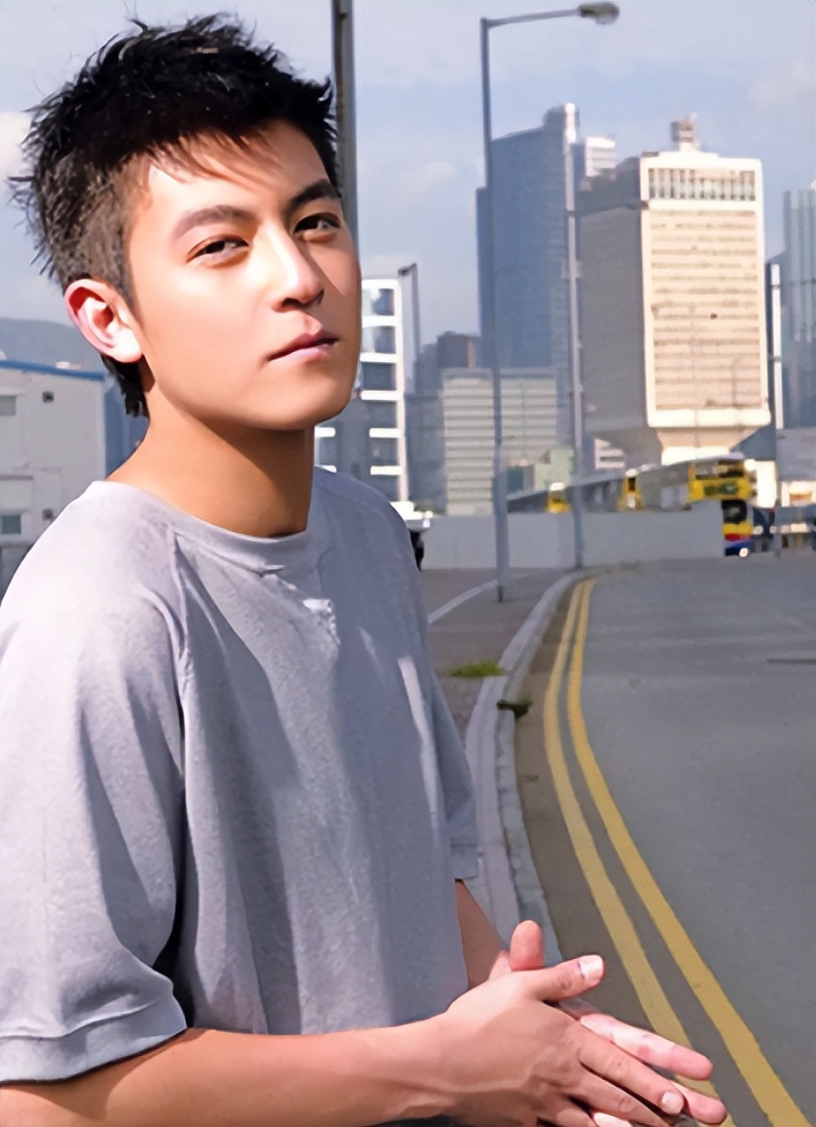 3条野狗,3个人的救赎,这部06年的港片,堪称陈冠希的巅峰之作