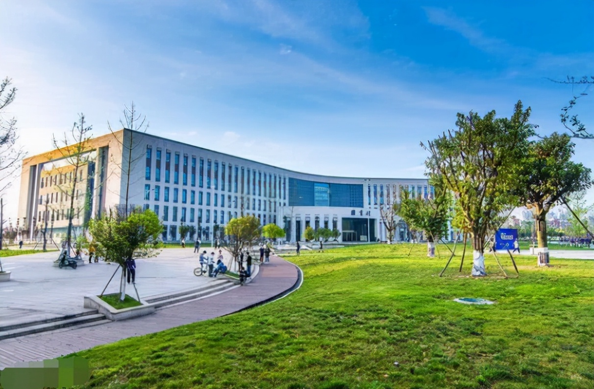 省政协主席、统战部部长出席！又一会议在成都召开，这所大学获表彰！