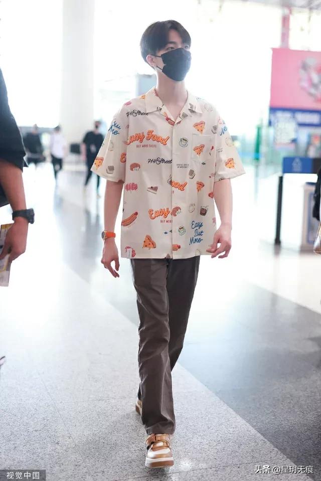 陈立农机场出发少年感满满 穿印花衬衫个性十足