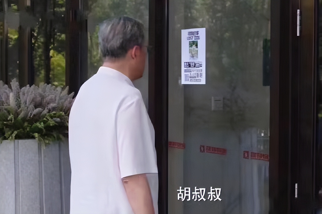 胡歌爸爸胡逸材：前卫的教育助孩子成才，为他的终身大事操碎了心