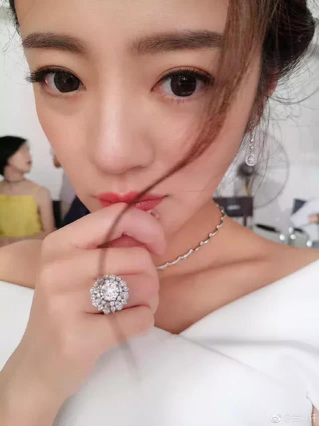 安以轩老公是富豪吗（安以轩老公有多少资产）