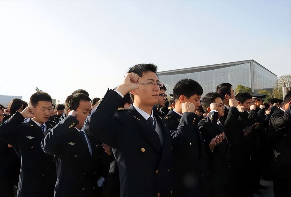 上海985副教授晒年薪，公积金堪比打工人月薪，现实就是这么残酷