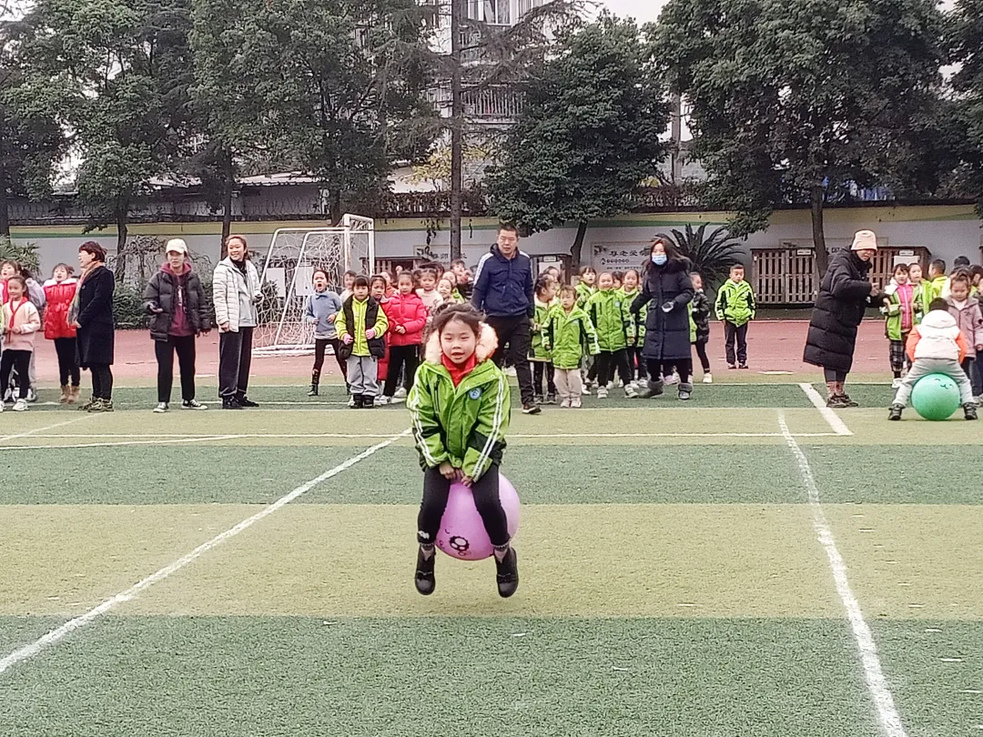 “爱成都 迎大运”运动点燃冬日激情——双流区公兴小学体育节活动