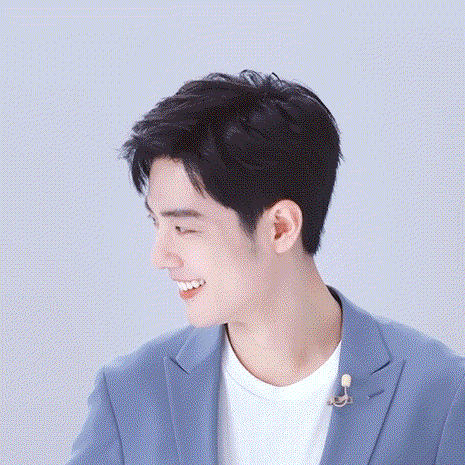 肖战他可真帅啊,帅到没边呀,这身材比例可太完美了