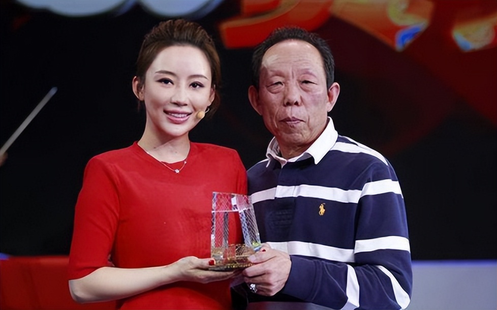 “九球天后”潘晓婷：40岁身价8亿，父亲才是她婚姻路上的绊脚石