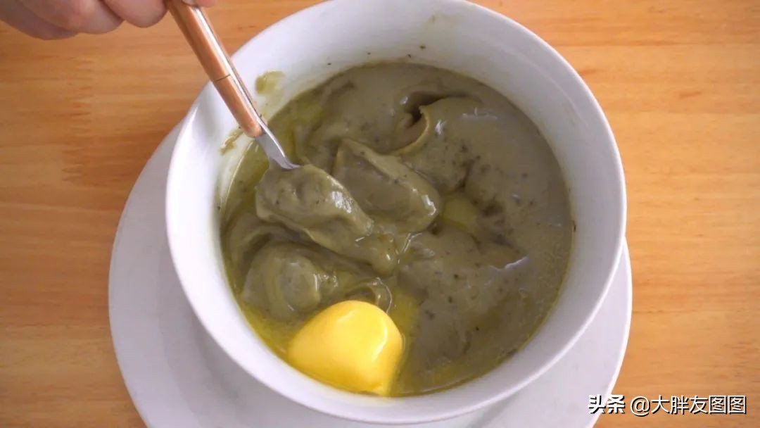 如果你有糯米粉，快收藏这食谱，两种口味的糯米糍，做法太简单了