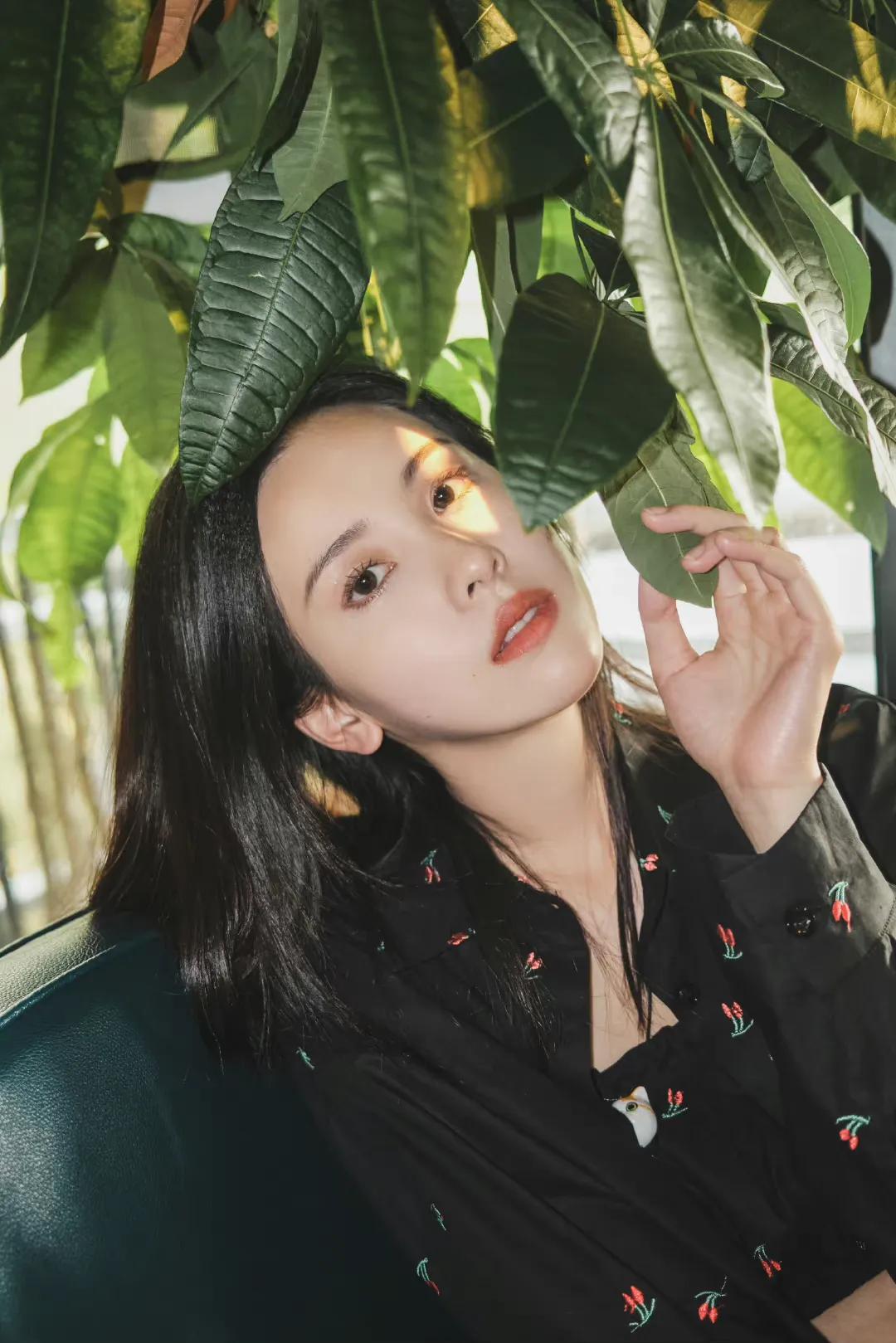 陈都灵近期穿搭