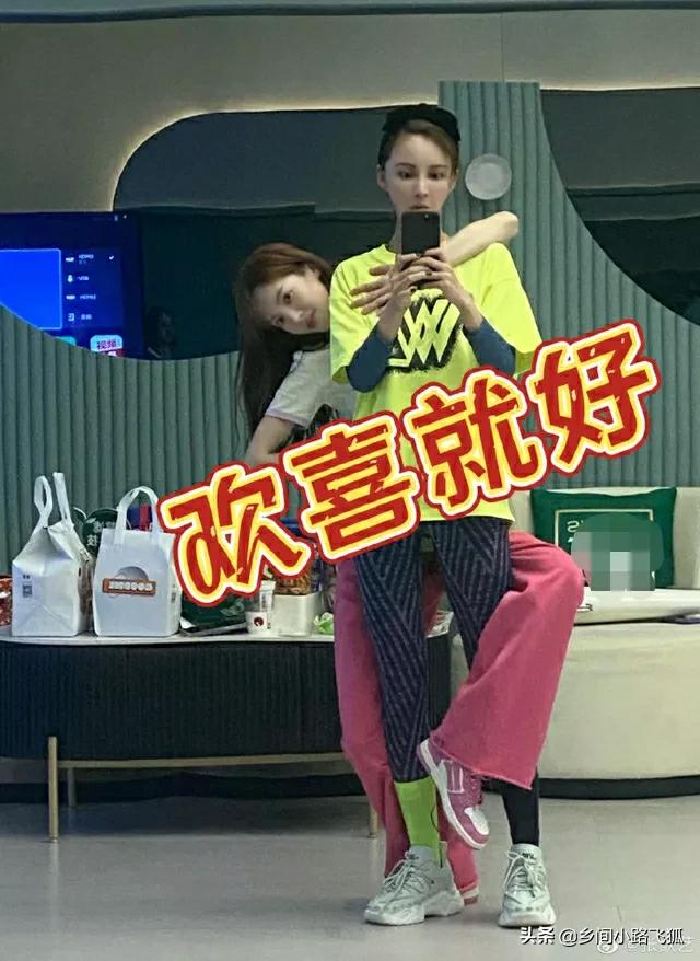 张歆艺金晨晒《乘风破浪》花絮照 隔空“互怼”感情好