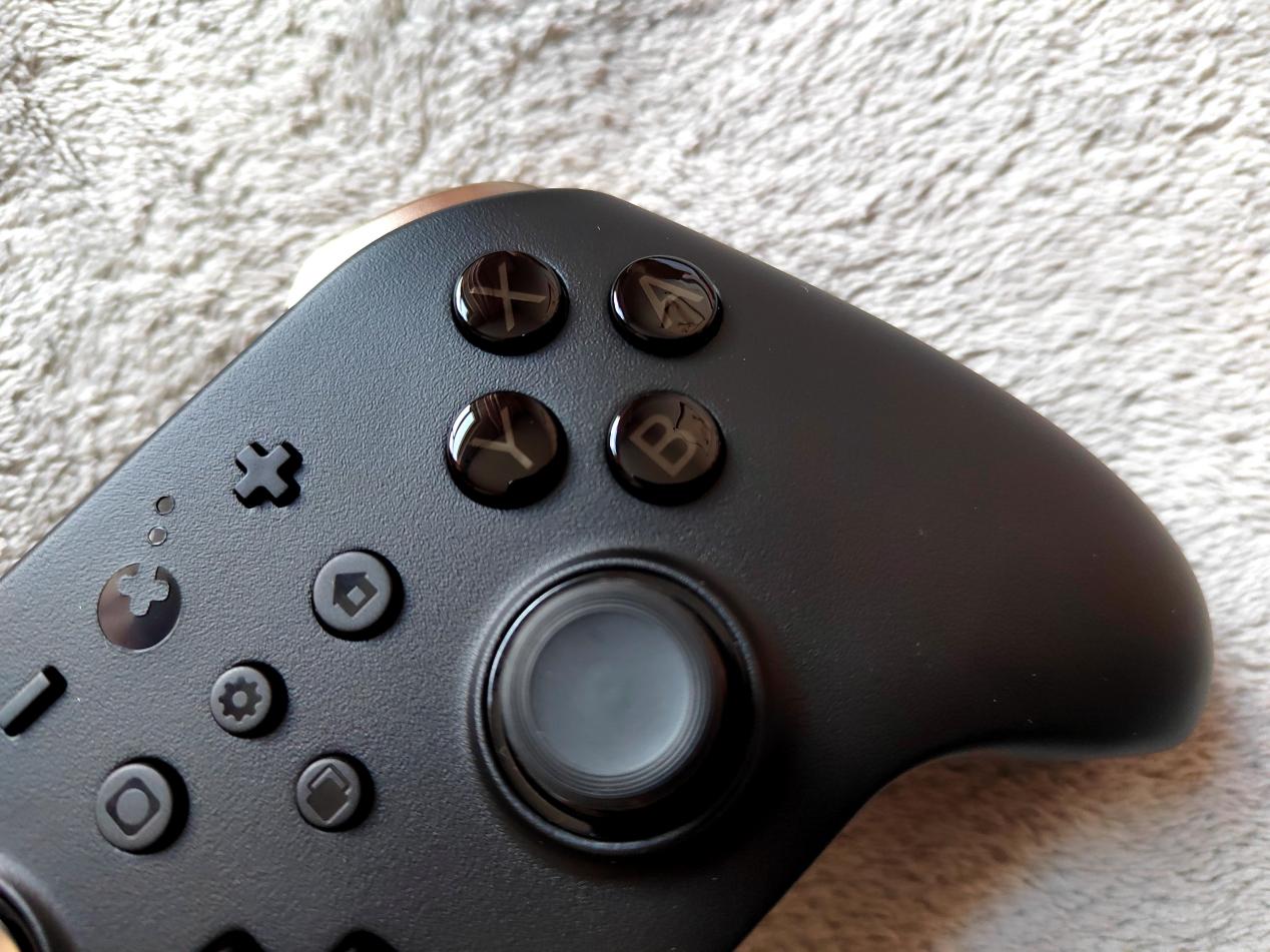 电磁摇杆、体感瞄准加全平台无缝切换，谷粒金刚2 Pro手柄体验