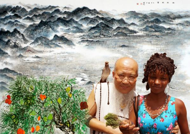 2011年，53岁画家杨彦娶21岁非洲学生，老来得子后为何剃度出家？