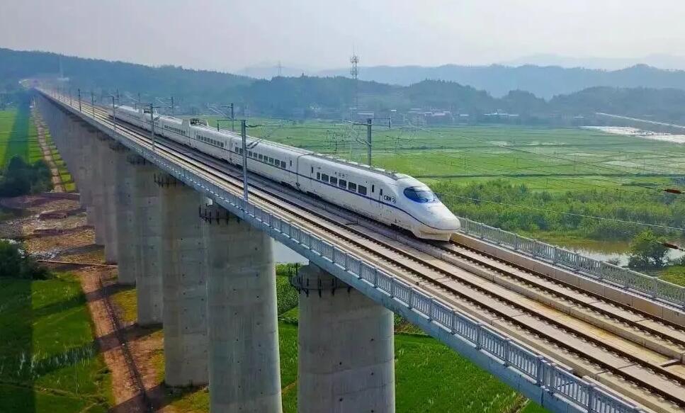 首选,盐泰锡常宜城际铁路作为"江苏南北向中轴线",位置决定了它的重要