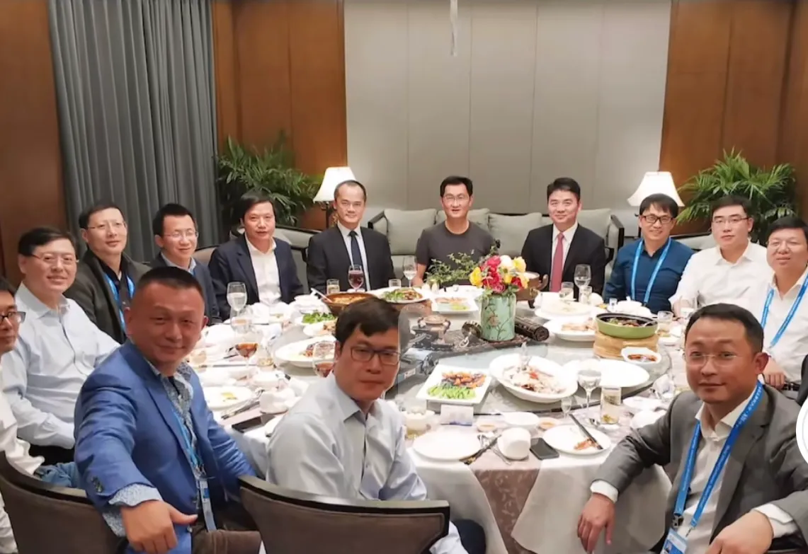 为何众多企业巨头纷纷卸任？