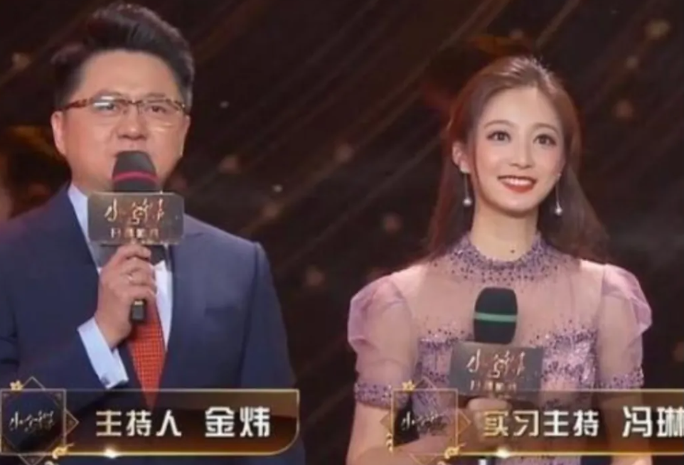 冯琳毕业合照流出，笑容甜美清新可爱，但比起室友还是略有逊色