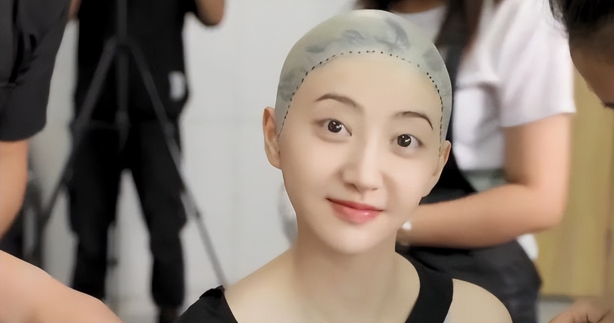 北景甜南奕欢：一个资源拿到手软，一个沉沦网大，今差距一目了然