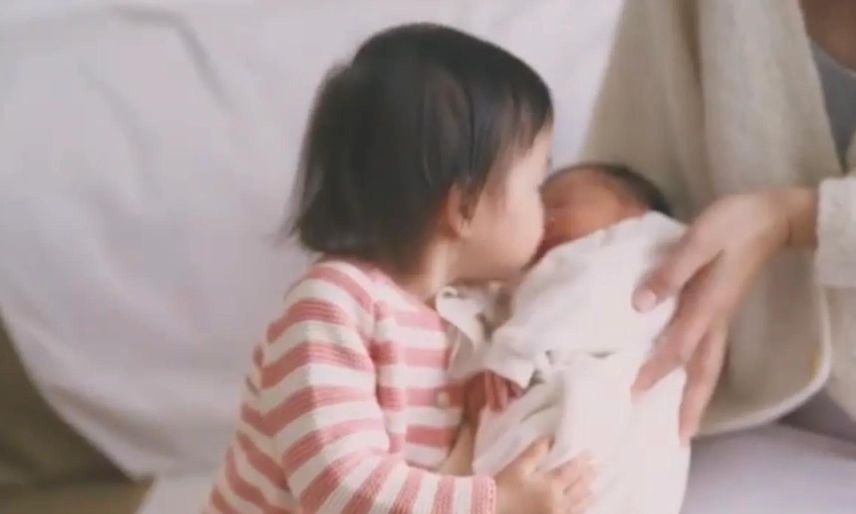 杨怡情人节晒视频记录重要人生阶段，从结婚到一家四口幸福满满