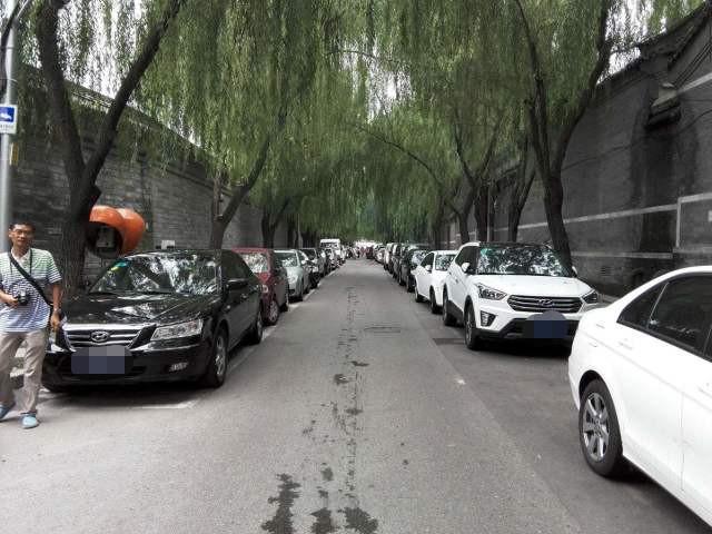报警还是找保险(报警还是找保险公司报案)