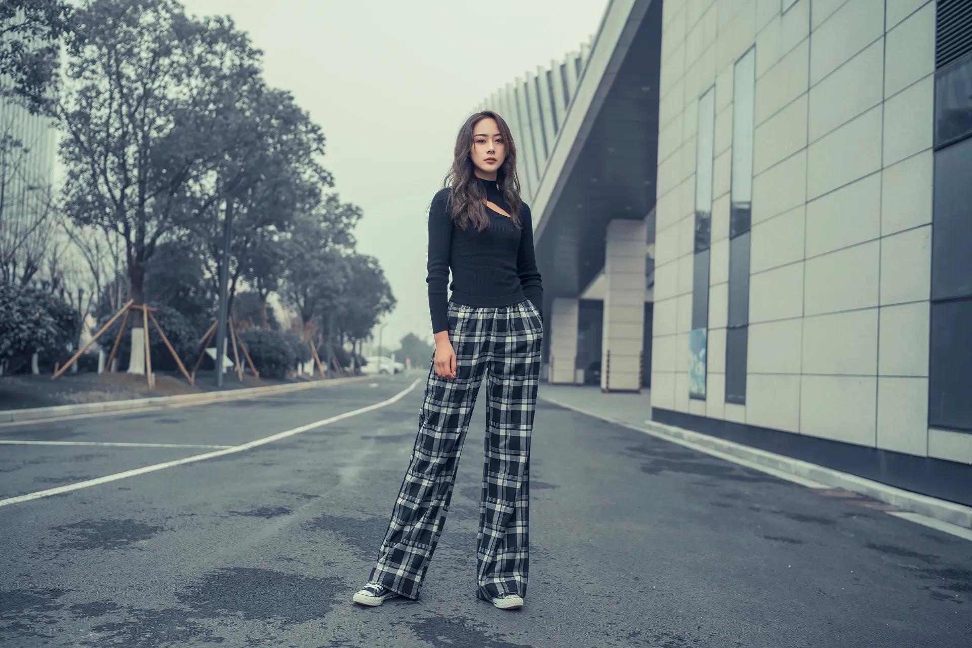 格子裤子土掉渣，错那是你不会穿，这样的混搭才是英伦格子裤