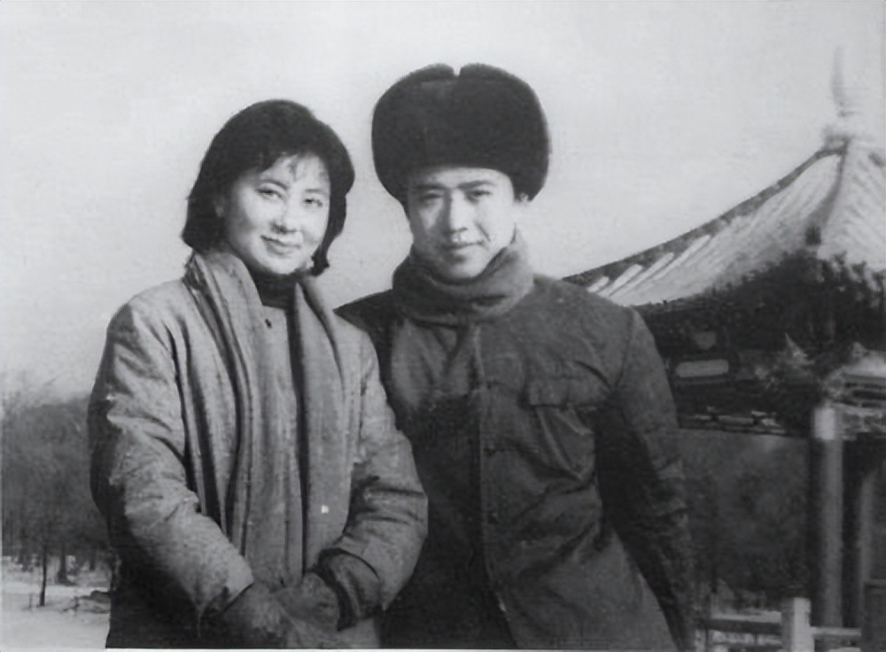 刘晓庆：四段婚姻没孩子，把外甥当儿子养了半生，晚年靠他支撑