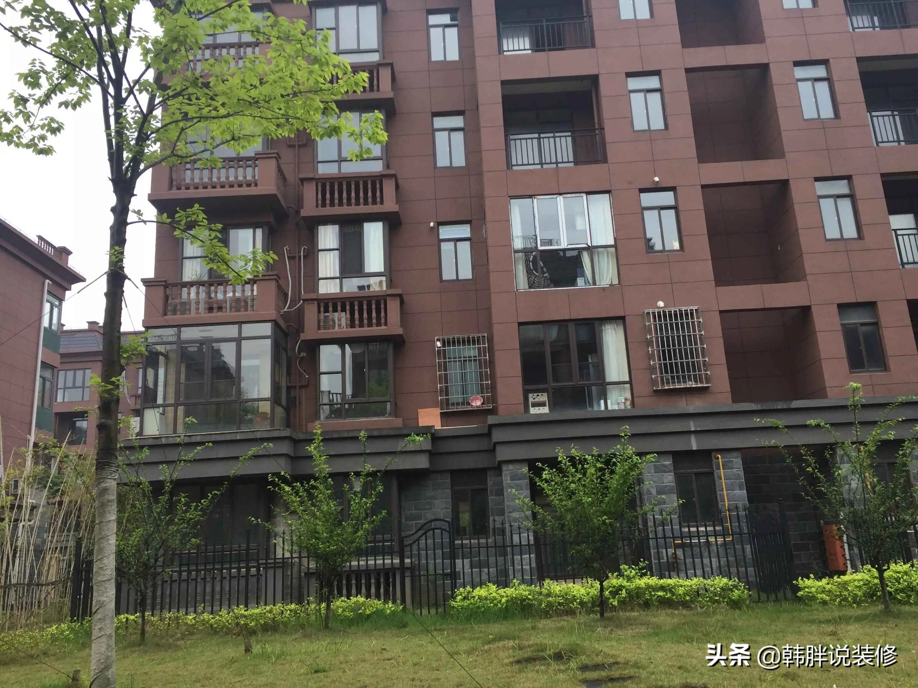 一楼住了3年，简直是苦不堪言，无奈搬到顶楼，生活得到极大改善