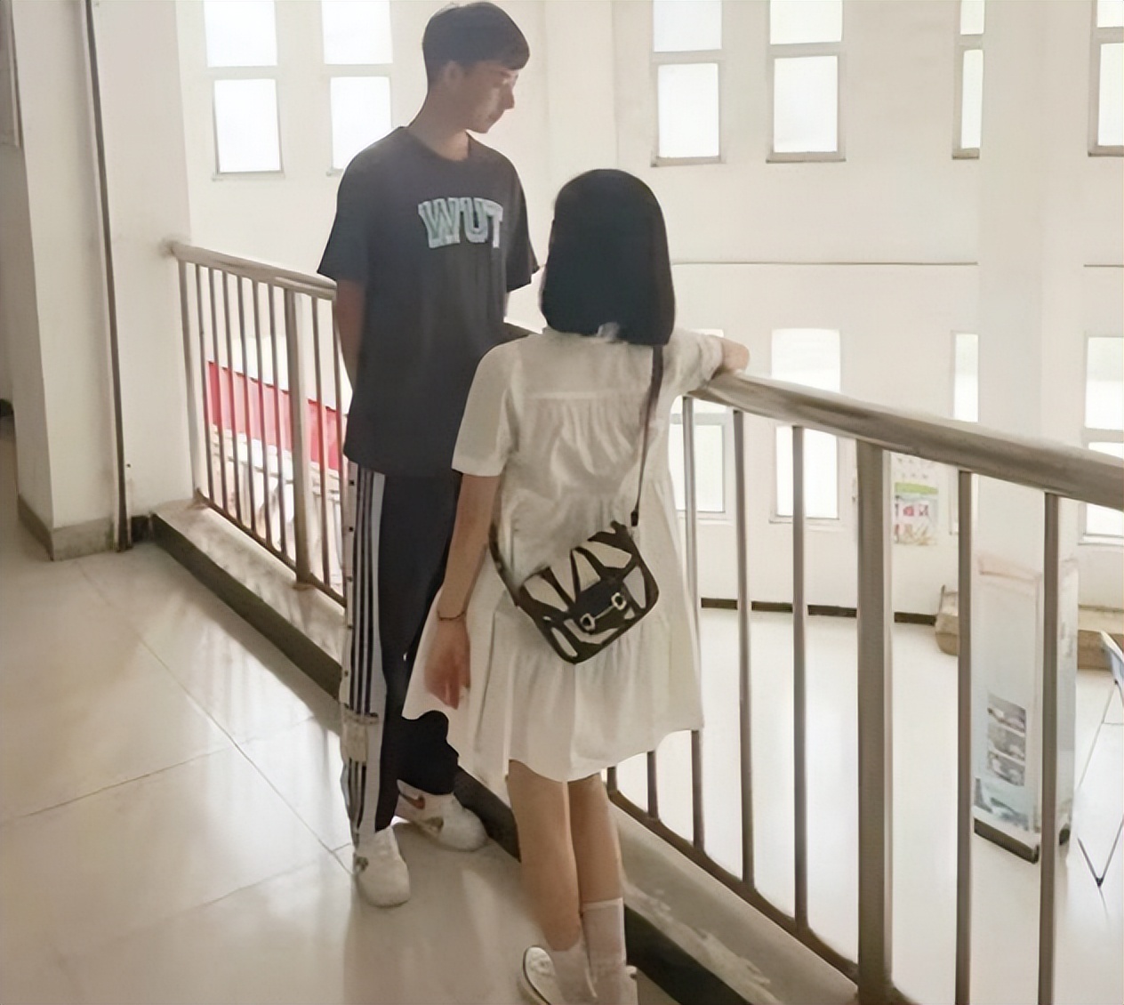 160和180身高差图片(师生间) - 赤虎壹号