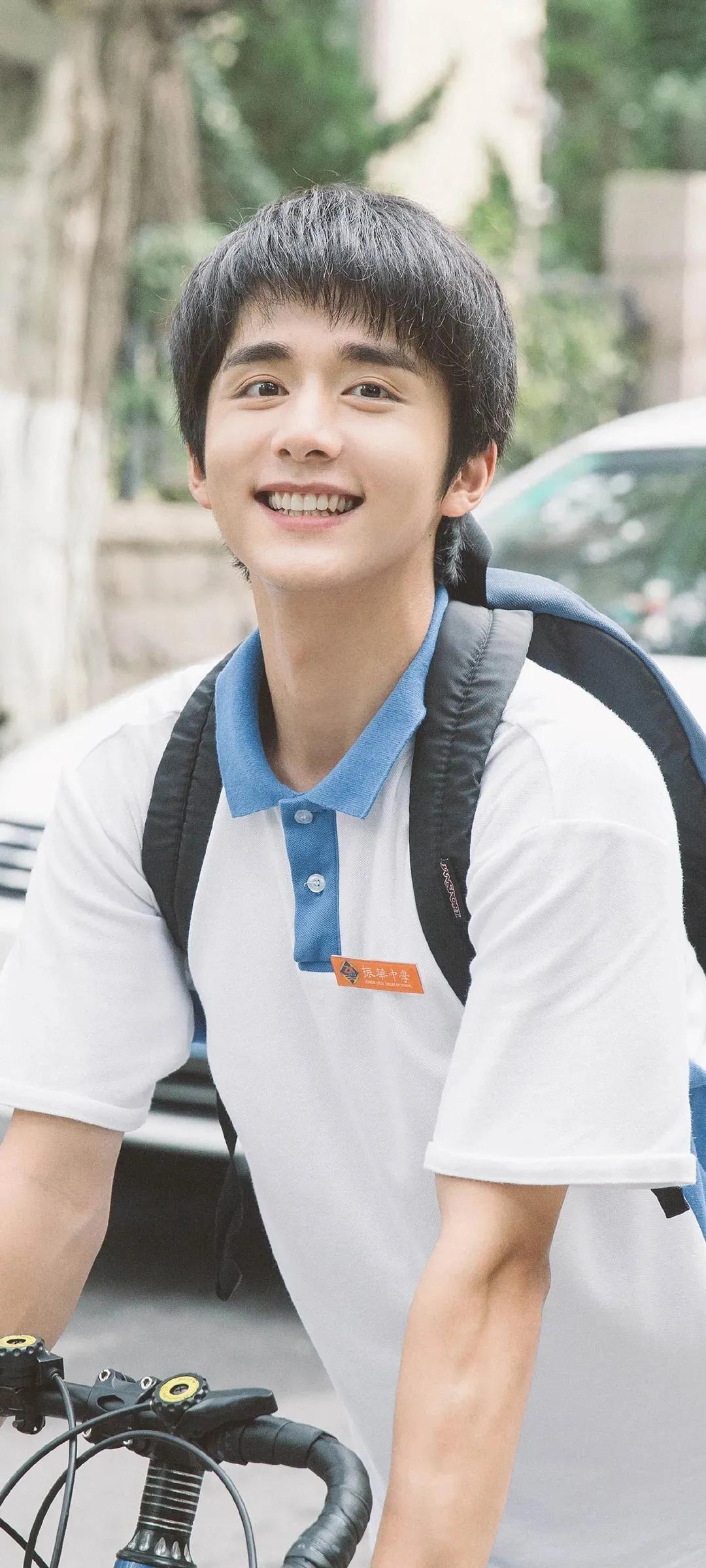 张新成、蔡徐坤全面屏手机壁纸