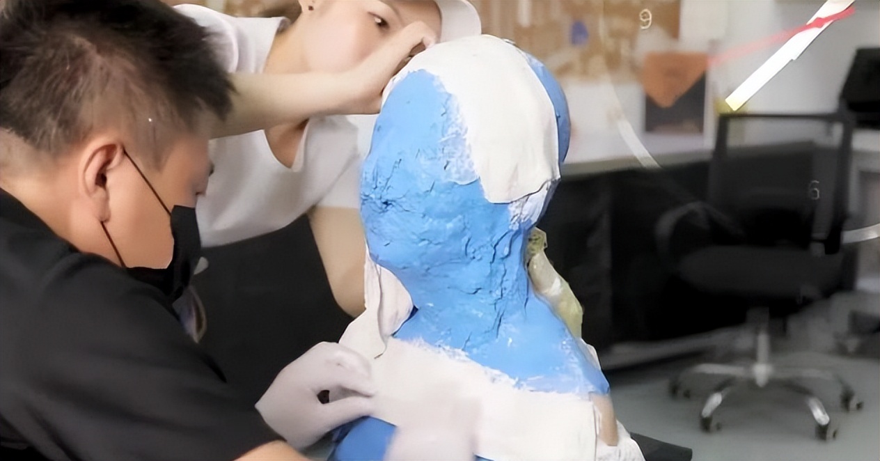 北景甜南奕欢：一个资源拿到手软，一个沉沦网大，今差距一目了然