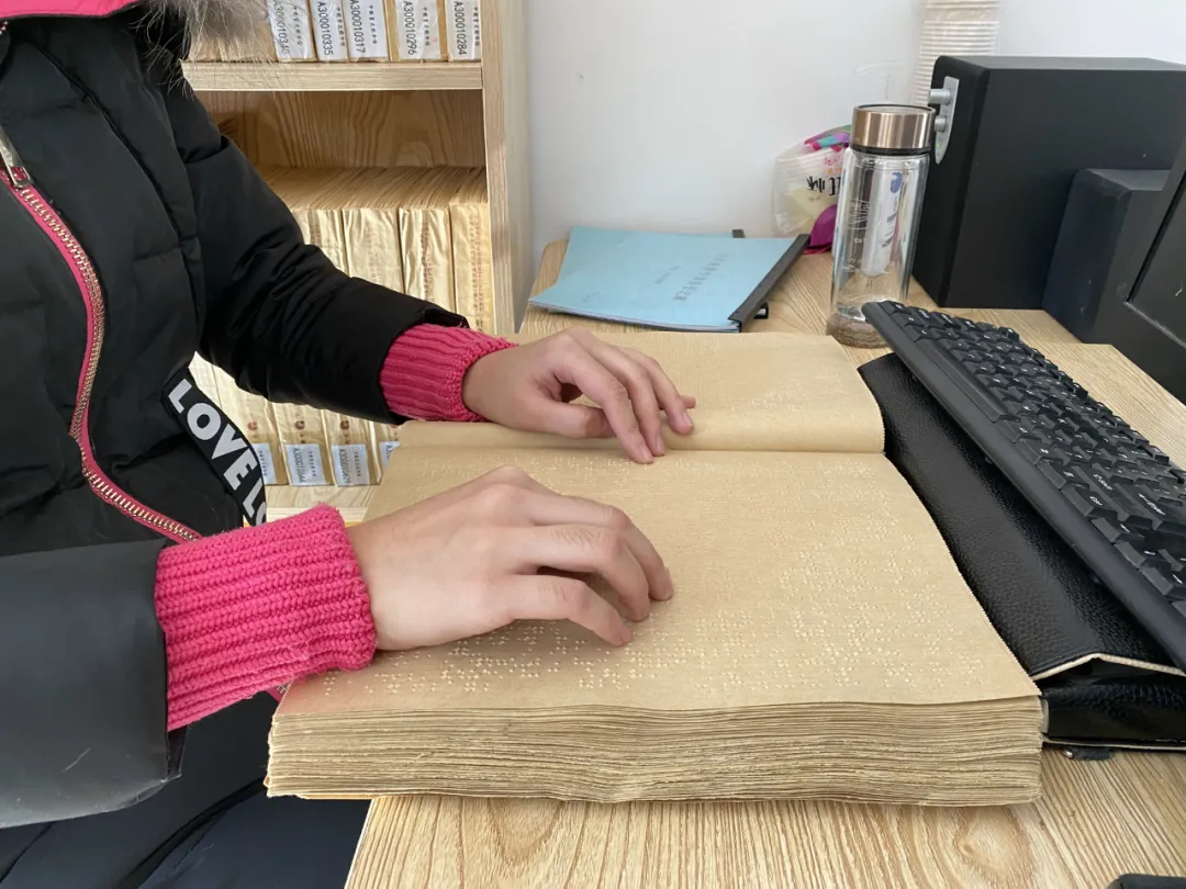 盲人只能做按摩?她不认命,却被取消考研资格