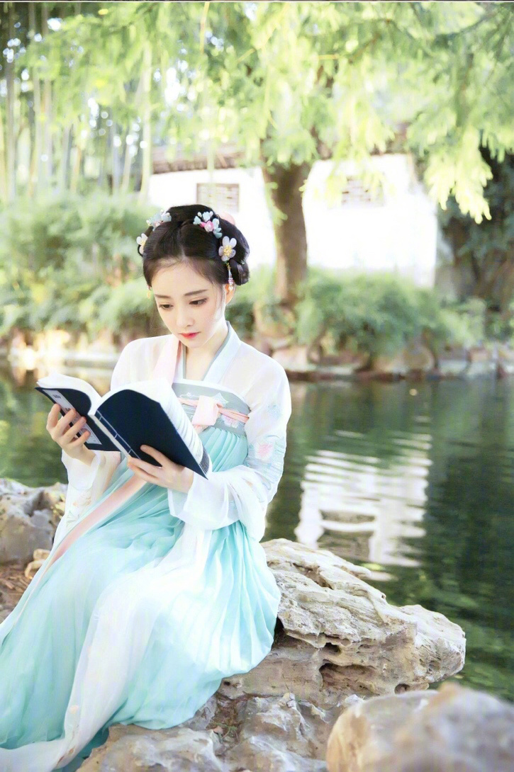 冯提莫古风照合集，既是歌中精灵也是百变女王