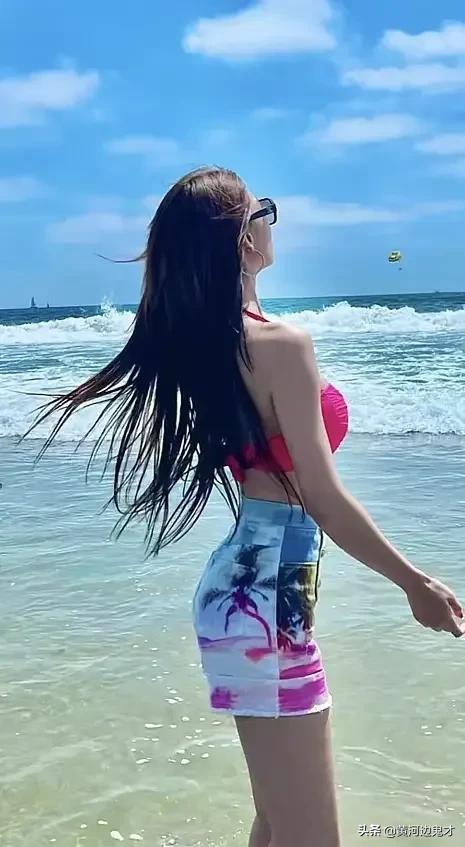 克拉拉，花花的椰树，花花的裙