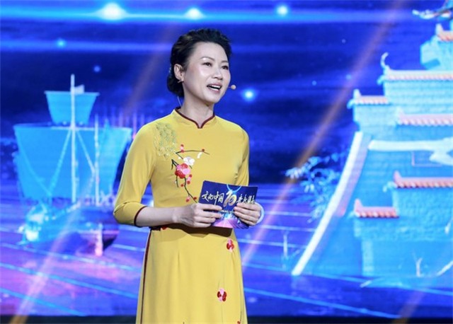 名校美女教授杨雨：我和李清照一样，“好酒、好赌还好色”