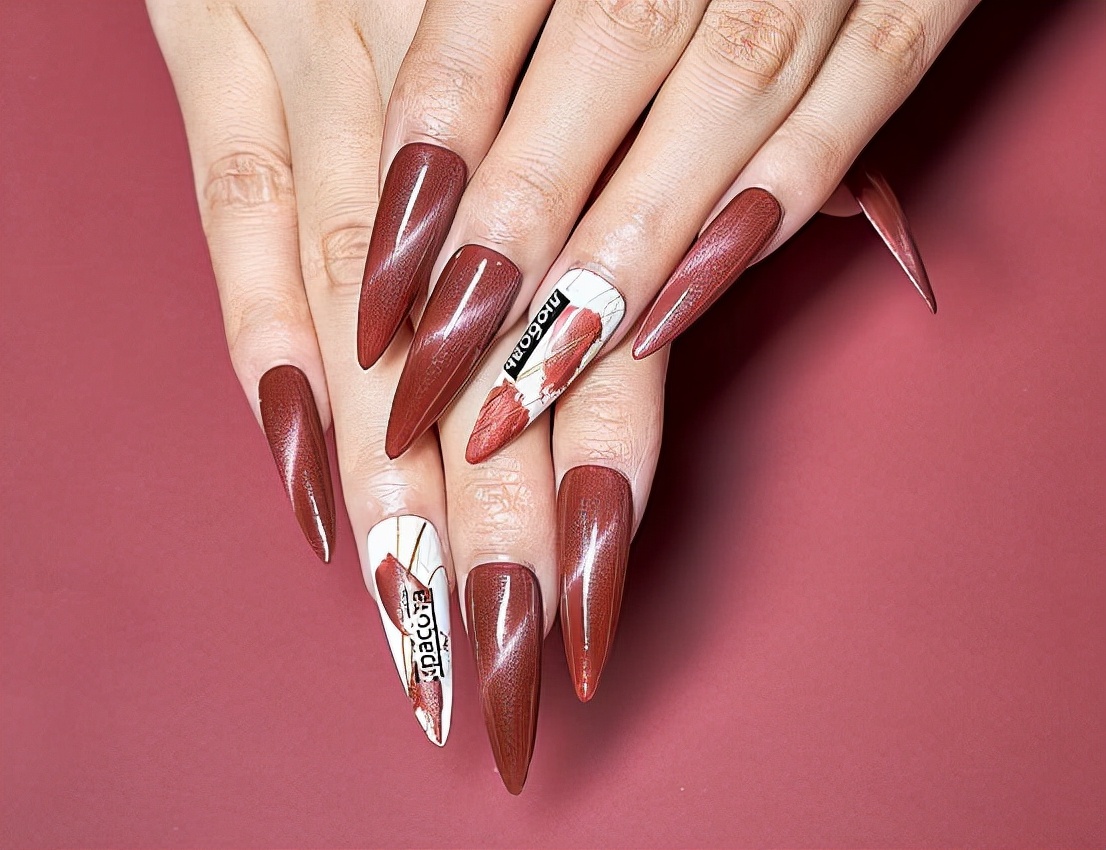 牙膏卸指甲油的方法，假指甲怎么卸下来