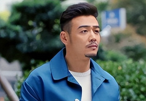 杨烁：从红极一时到被万人嘲讽，成也“小包总”，败也“小包总”