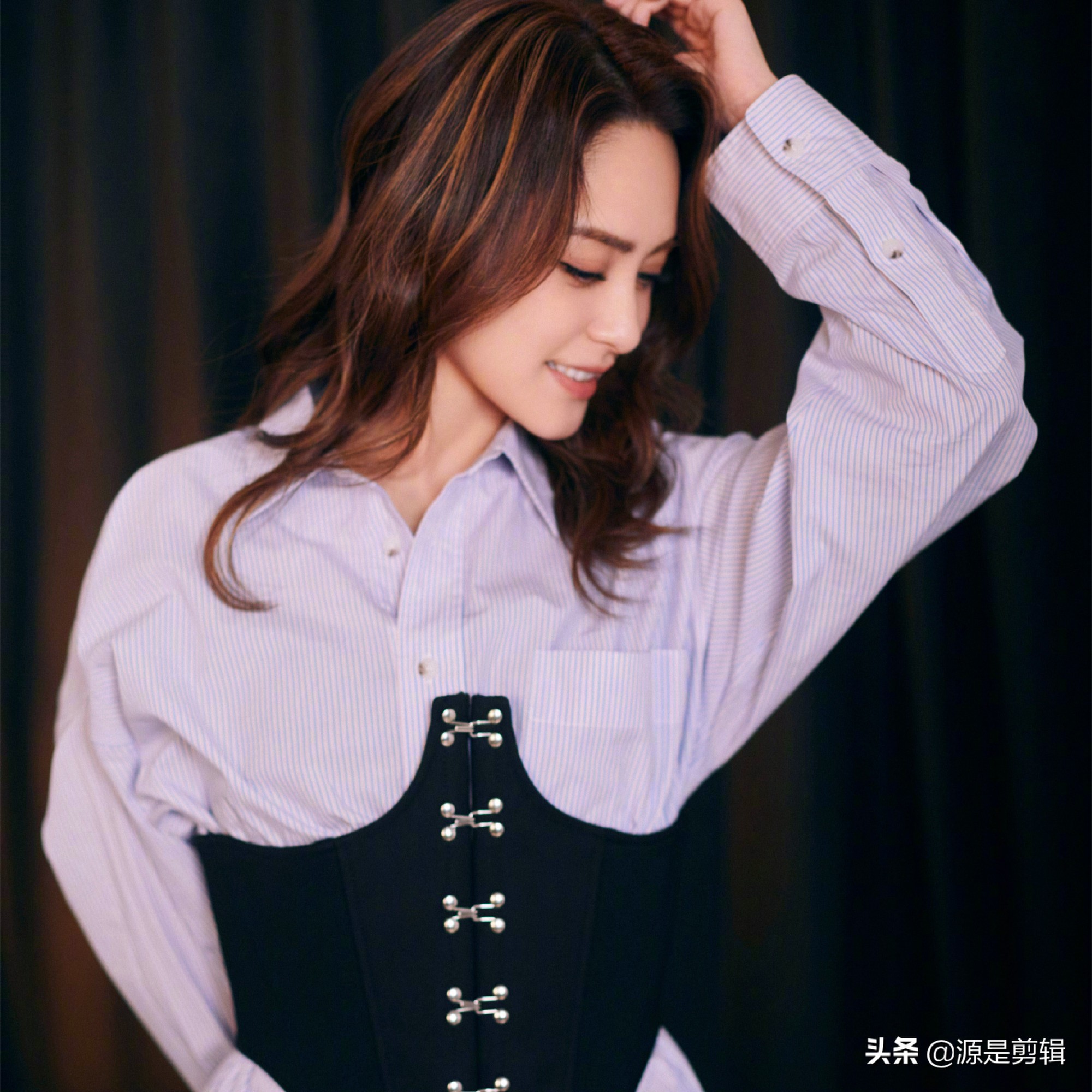 钟欣潼长发飘逸魅力十足