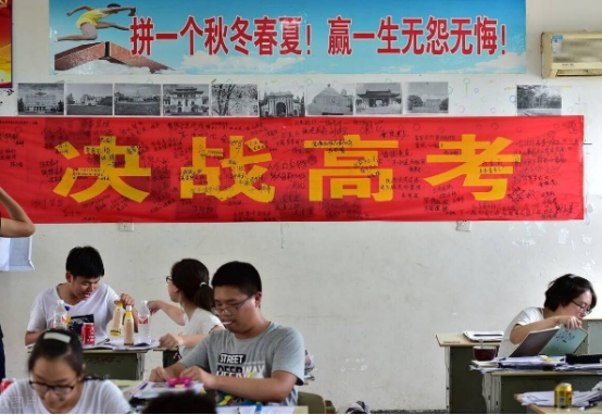 新高考模式“有调整”，物理化学“捆绑”了，3种选科组合更吃香