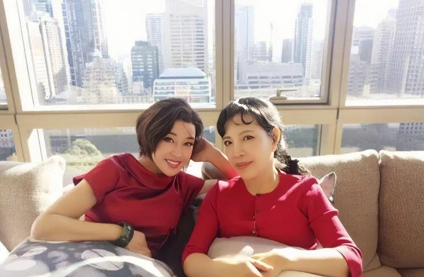 刘晓庆：四段婚姻没孩子，把外甥当儿子养了半生，晚年靠他支撑