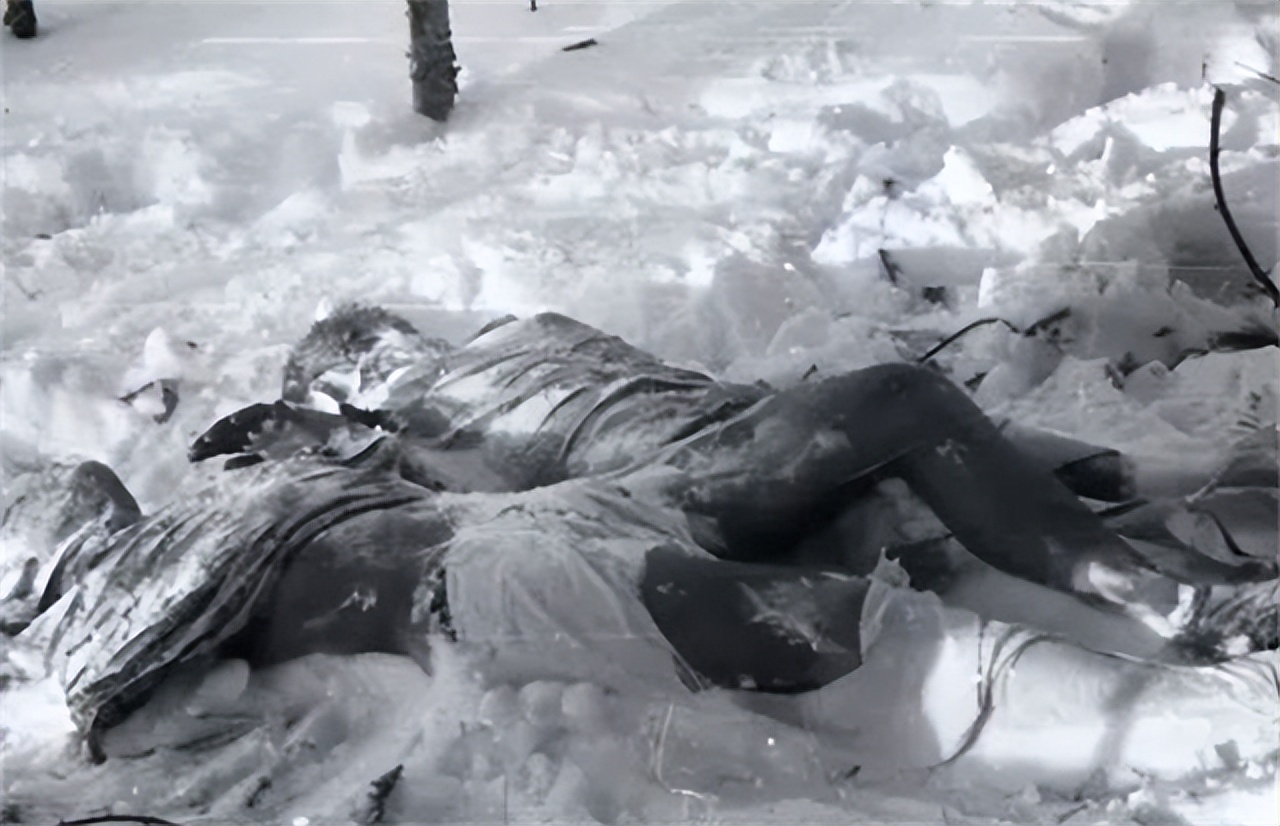 1959年苏联登山员神秘死亡，照片拍下发光物体，衣服上有辐射残留