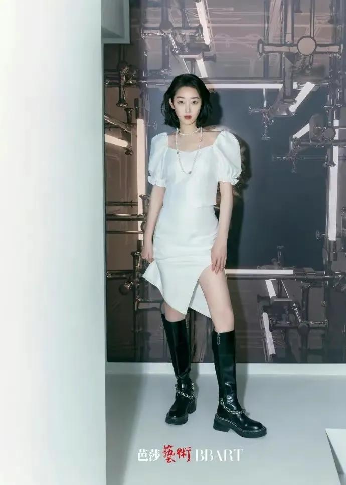 金晨、白鹿淡妆浓抹总相宜，自拍库存平易近人，领家妹妹即视感