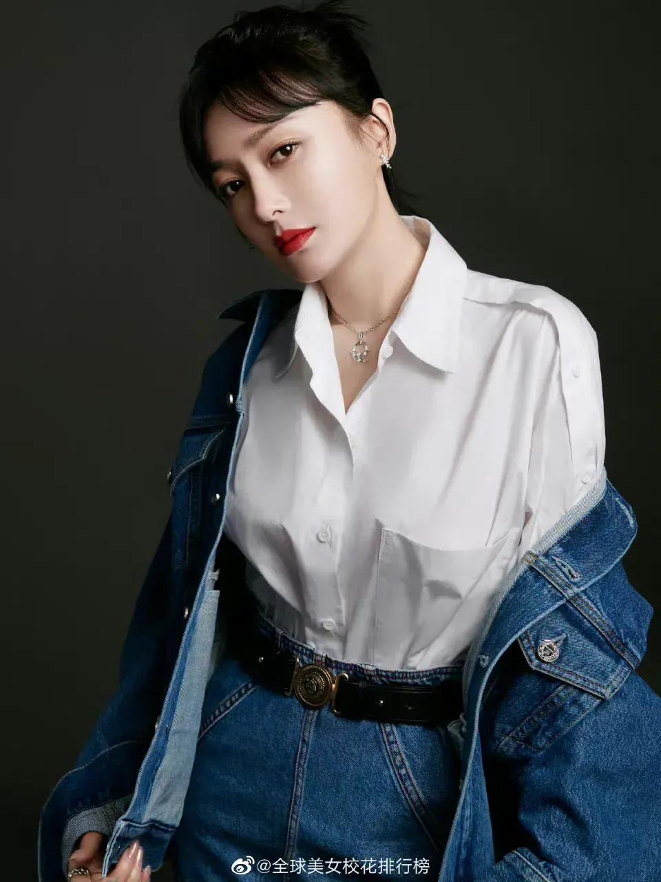 金晨、白鹿淡妆浓抹总相宜，自拍库存平易近人，领家妹妹即视感