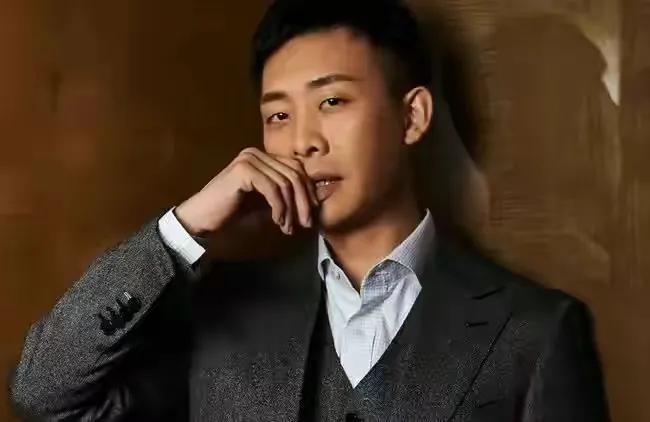 第一眼很普通，越看越帅气的6个男明星，朱亚文、黄轩靠气质取胜