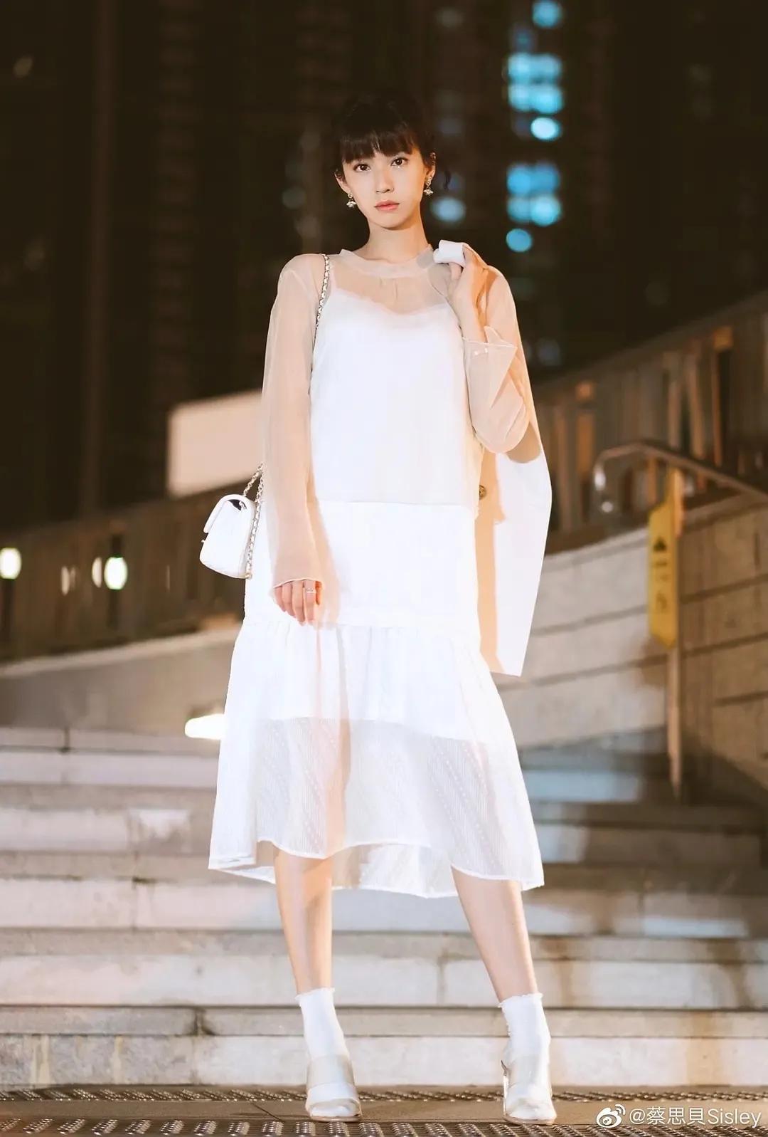 蔡思贝｜招黑体质的“绯闻女王”